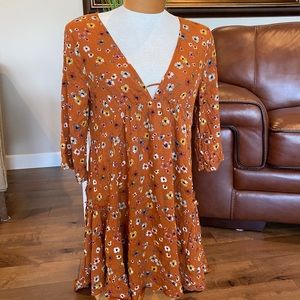 Super cute dress never worn. Size medium